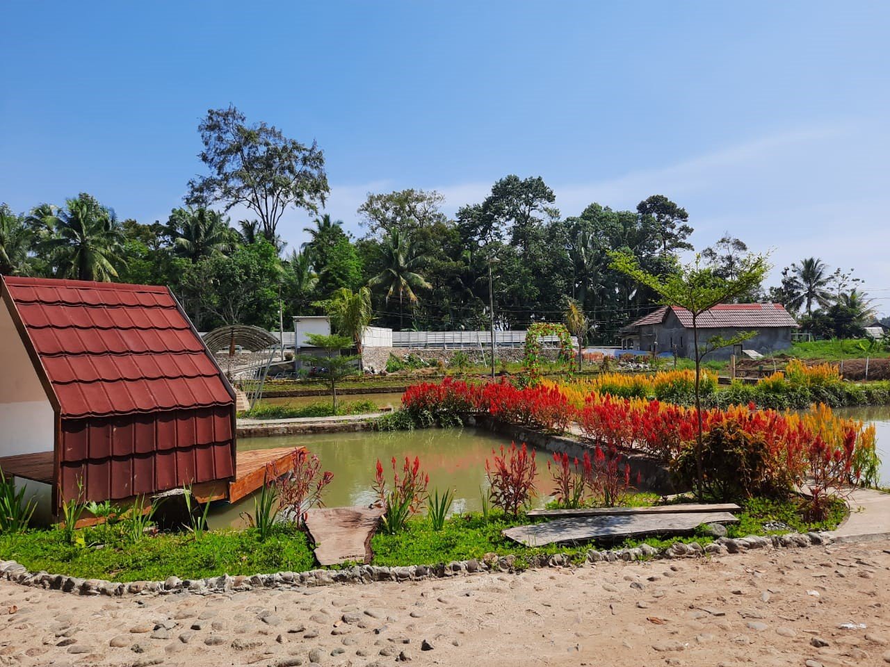 Pemandangan Alam DeMaja River Lampung